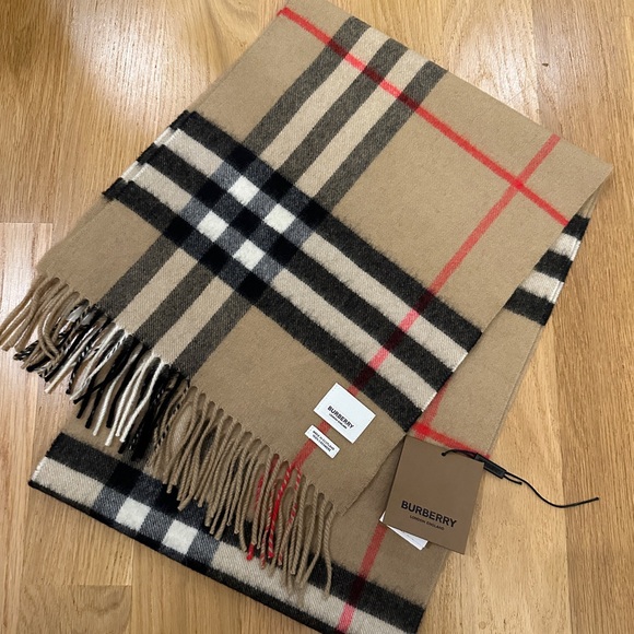 NWT Burberry Check Cashmere Scarf - Picture 1 of 6